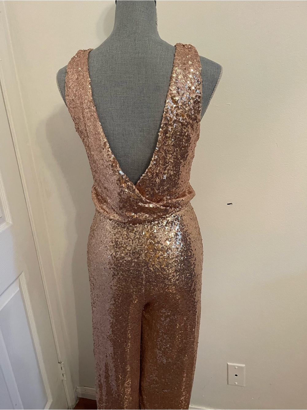 superdown Rose Gold Sequin V-Neck Wide-Leg Jumpsuit. Size Small - Picture 3 of 13
